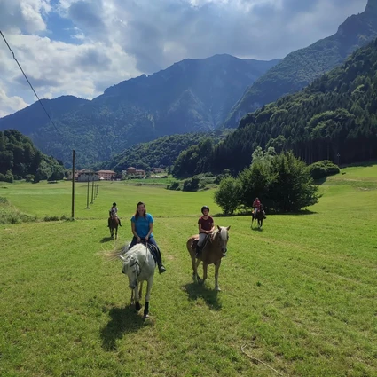 Passeggiata a cavallo con pranzo in rifugio 9 Passeggiata a cavallo con pranzo in rifugio 9